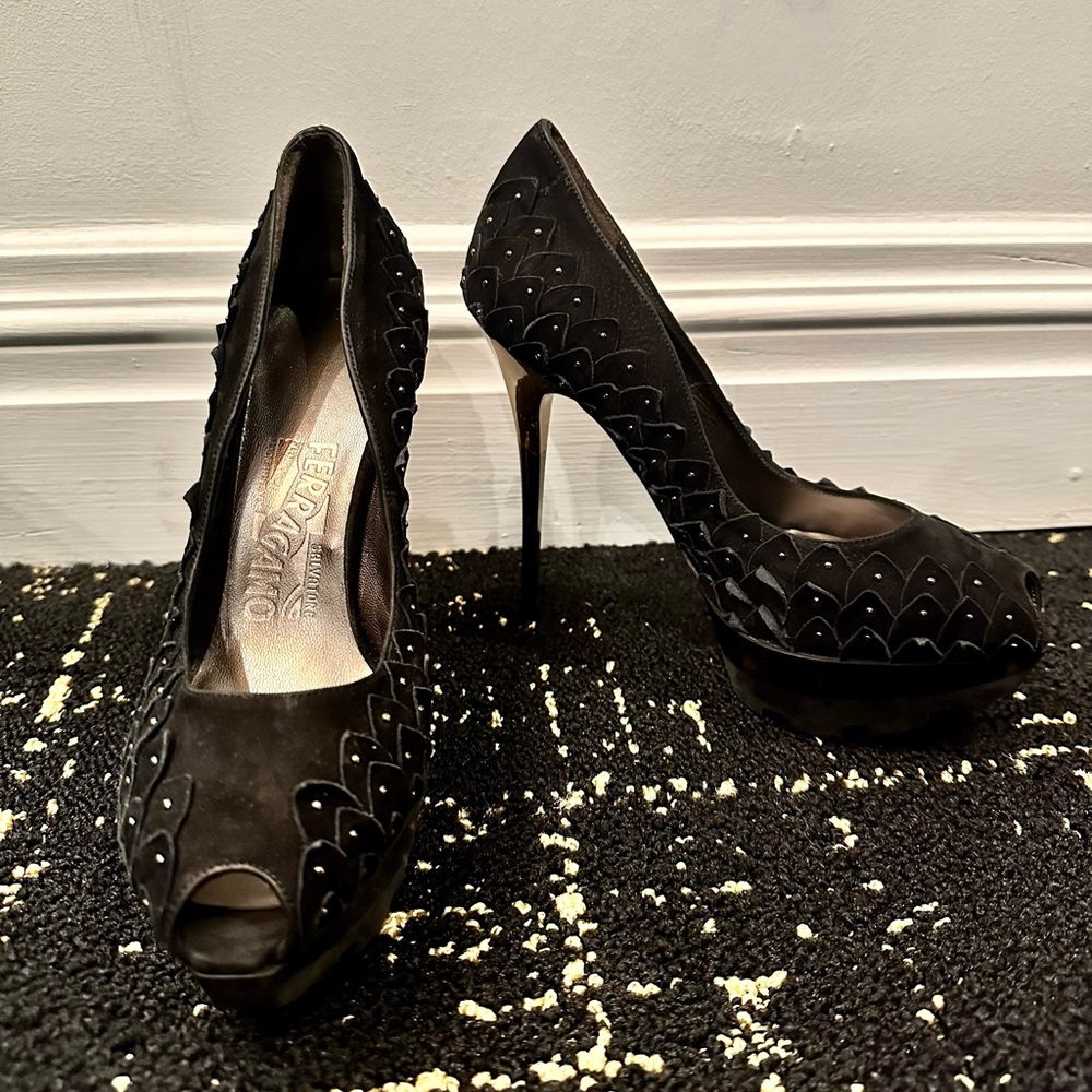 Salvatore Ferragamo Pumps - Suede